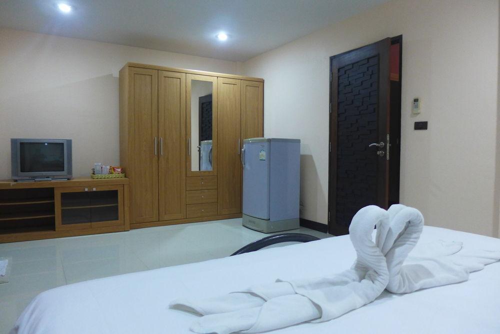 Bgw Phuket Hostel Patong Buitenkant foto