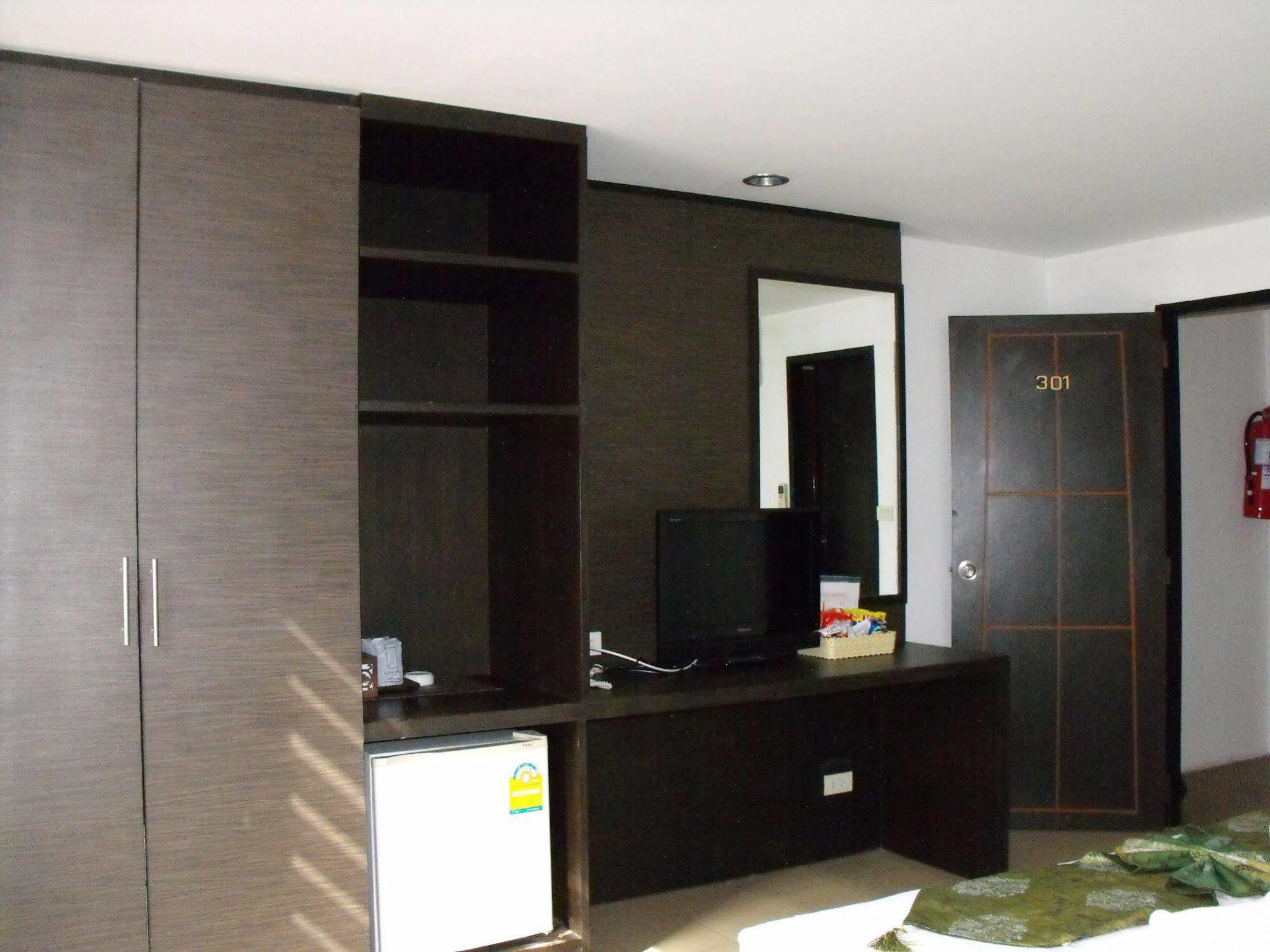Bgw Phuket Hostel Patong Buitenkant foto