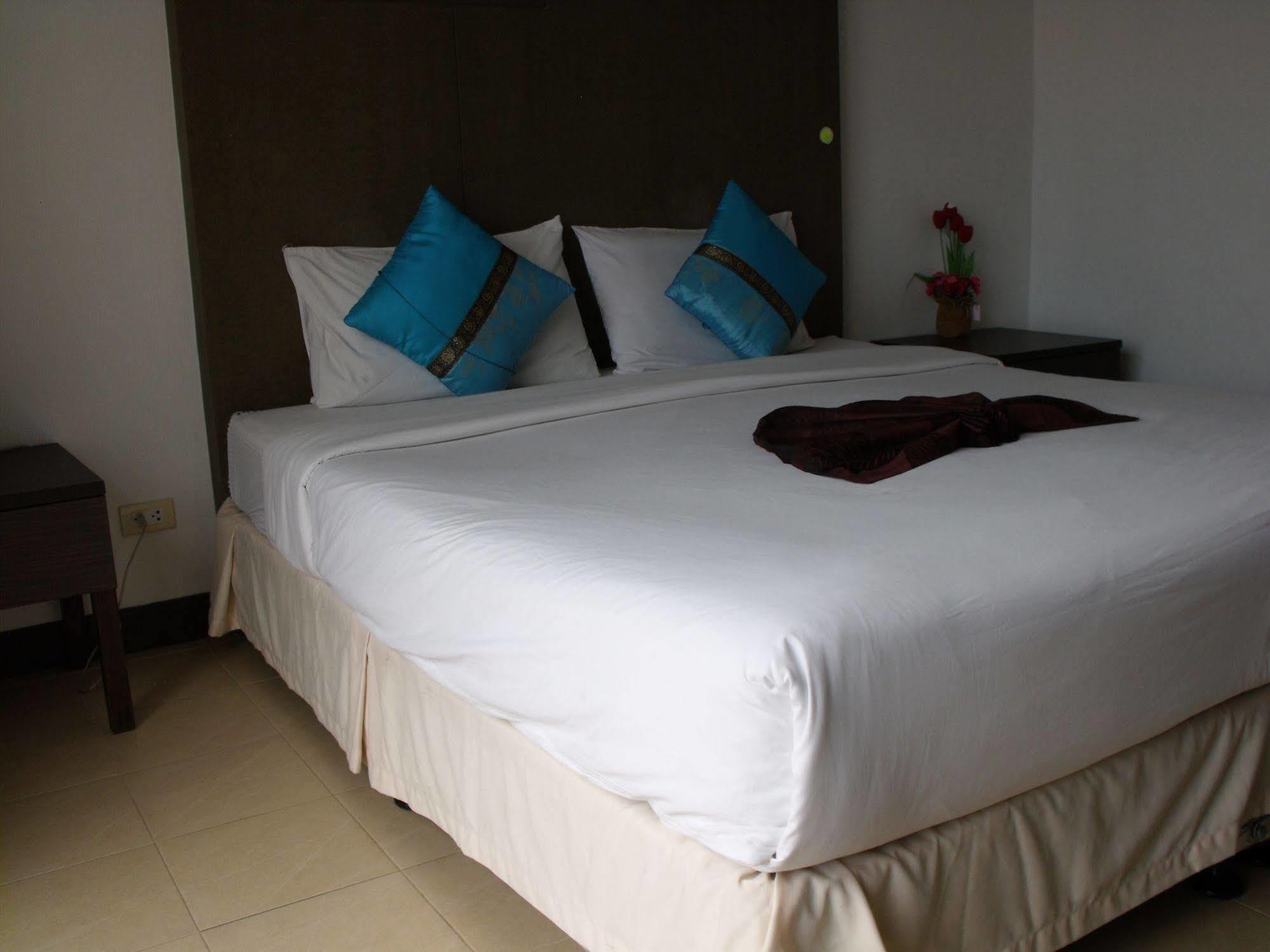 Bgw Phuket Hostel Patong Buitenkant foto