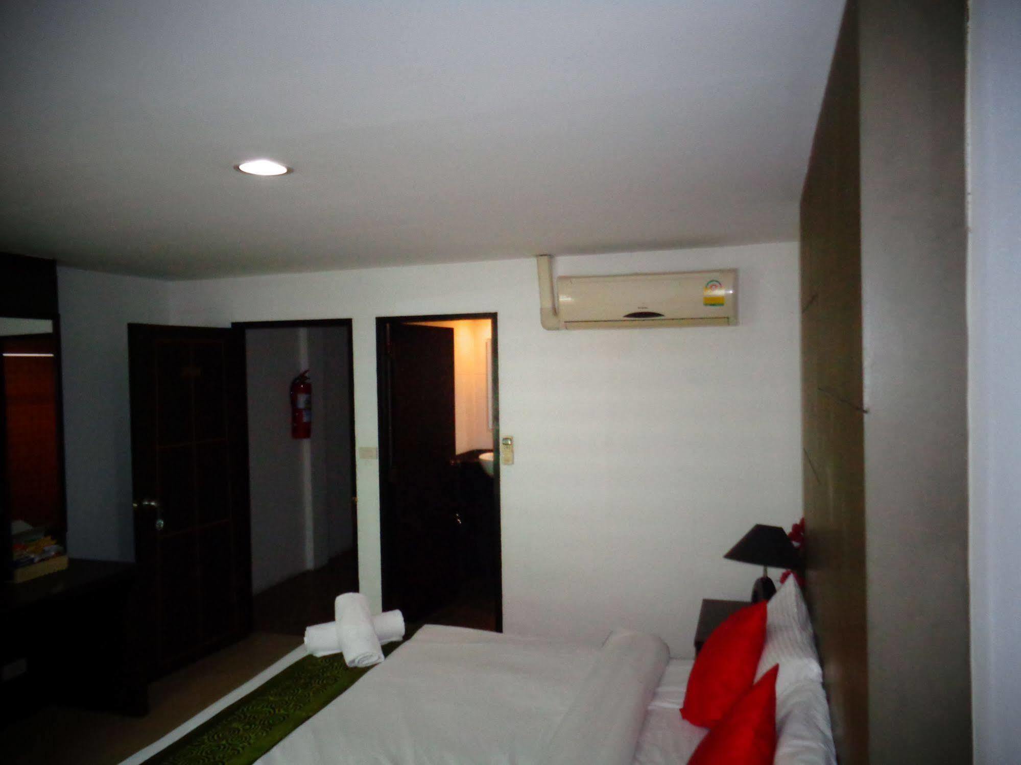 Bgw Phuket Hostel Patong Buitenkant foto