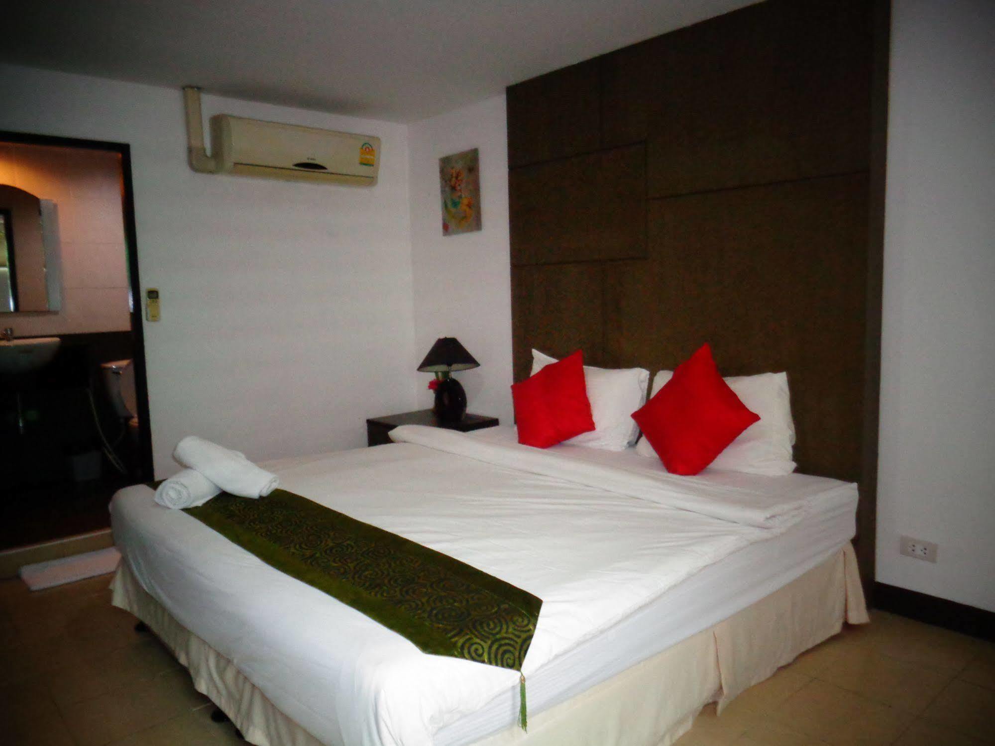 Bgw Phuket Hostel Patong Buitenkant foto