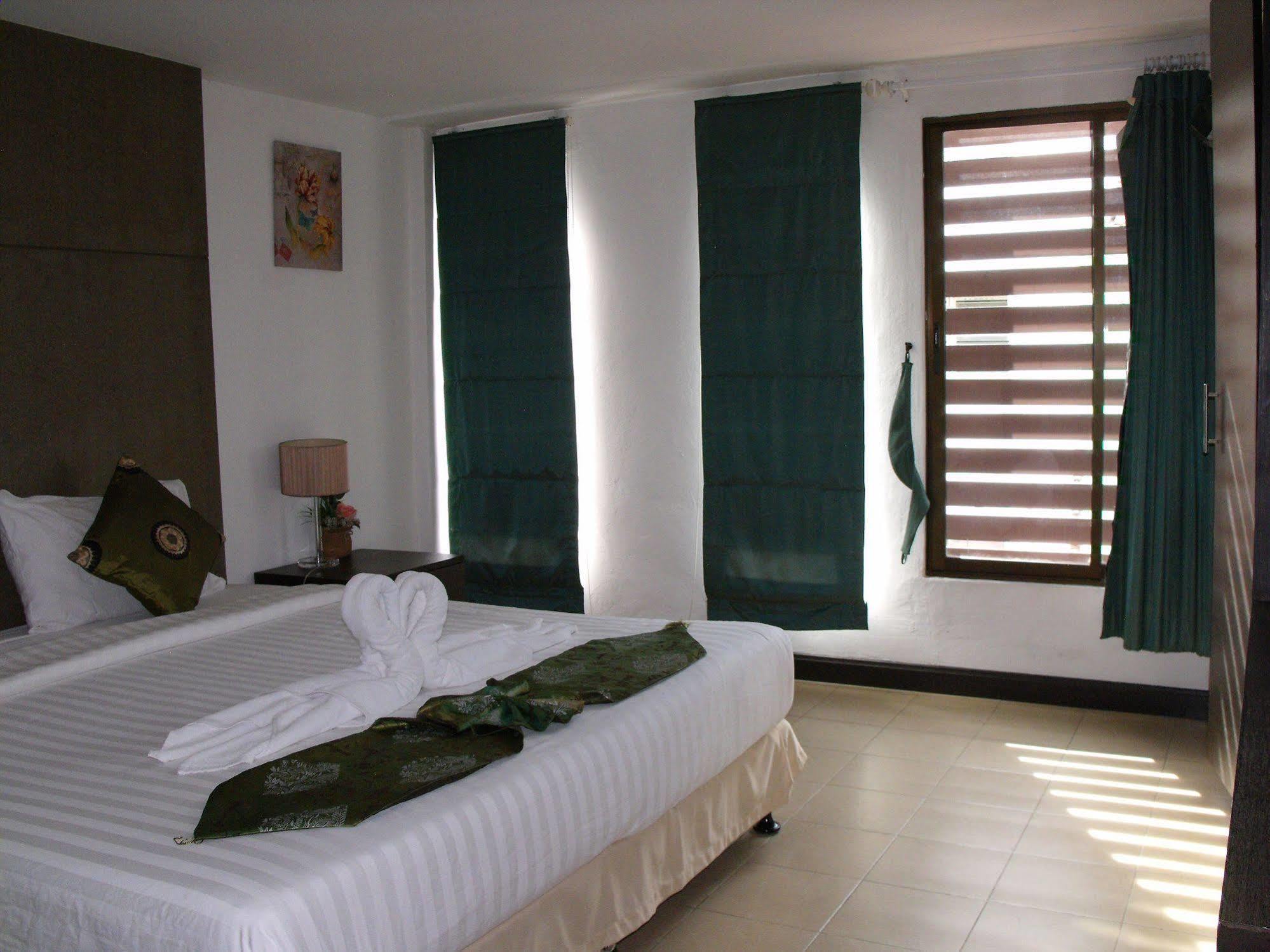 Bgw Phuket Hostel Patong Buitenkant foto