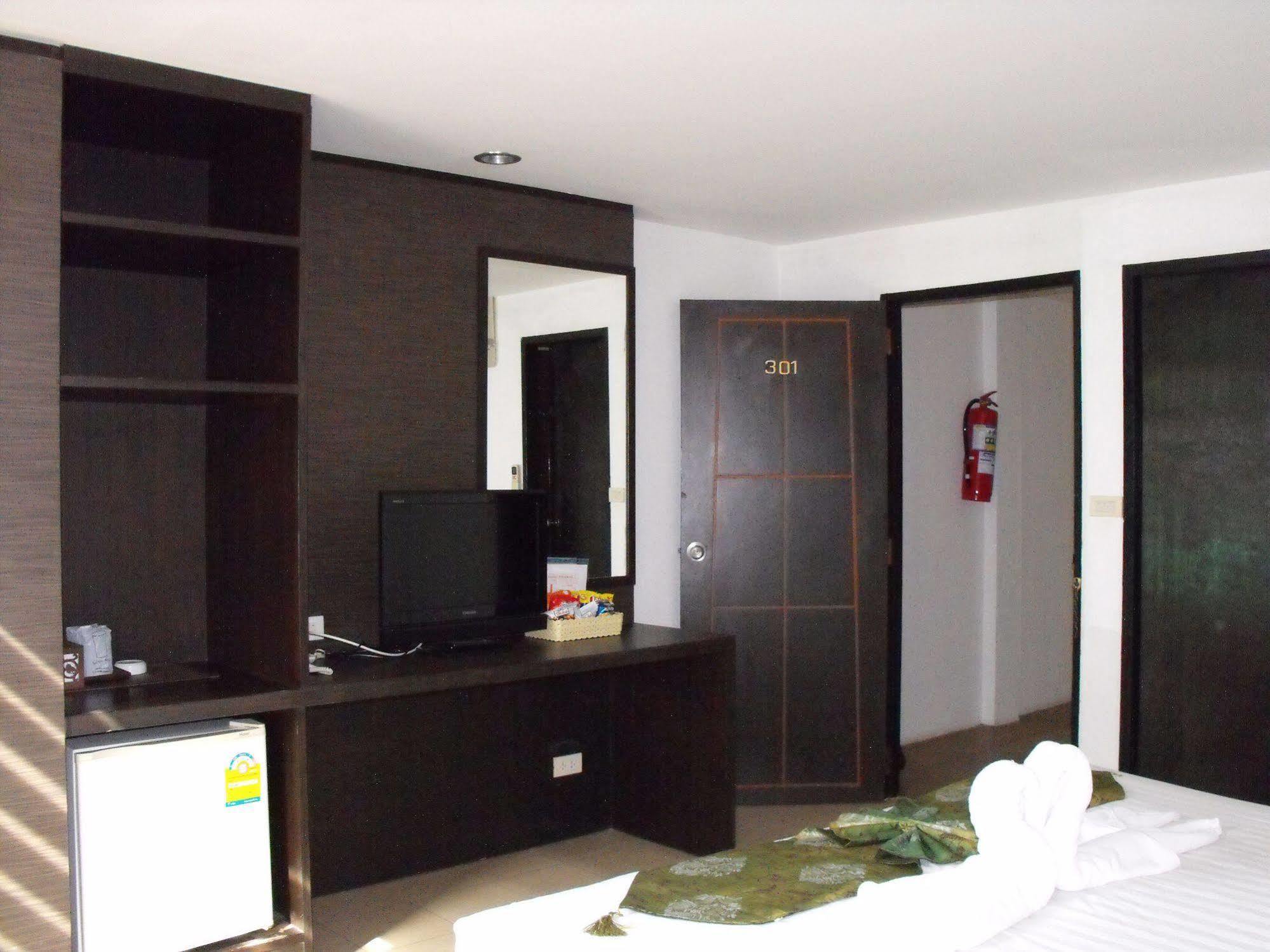 Bgw Phuket Hostel Patong Buitenkant foto