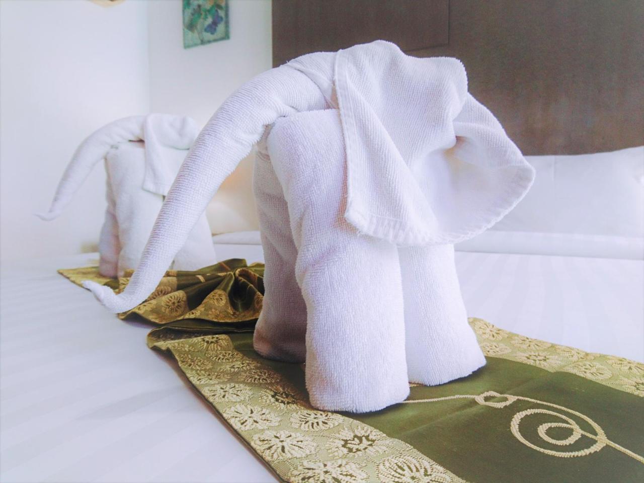 Bgw Phuket Hostel Patong Buitenkant foto